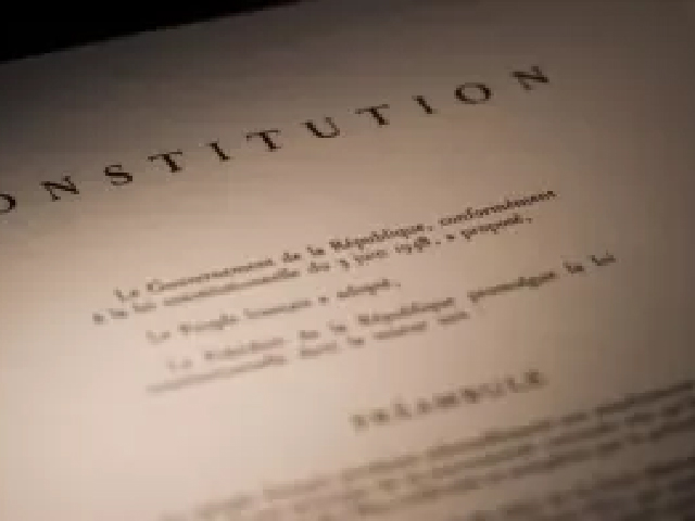 Faut-il réellement inscrire la laïcité dans la Constitution ? 